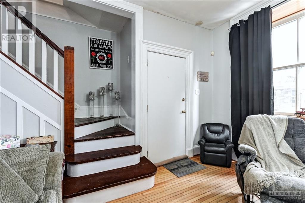 28 Wilson Street W, Perth, Ontario  K7H 2M9 - Photo 2 - 1335812