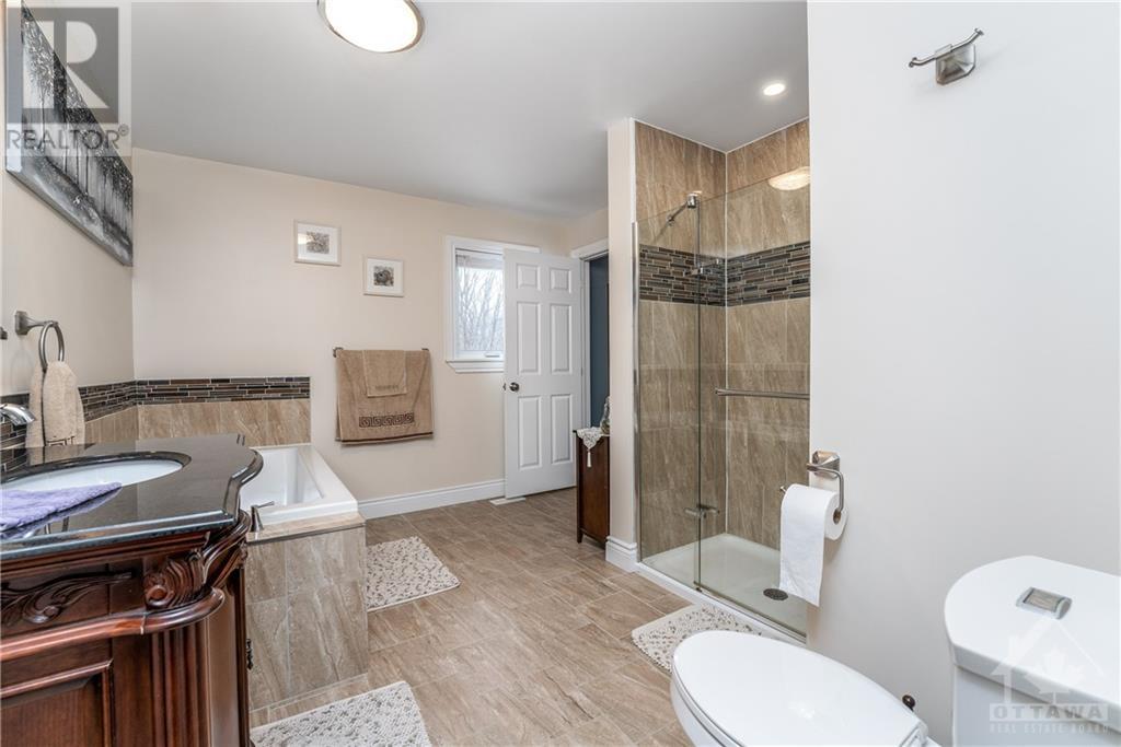 519 Wellington Street, Eganville, Ontario  K0J 1T0 - Photo 12 - 1345286