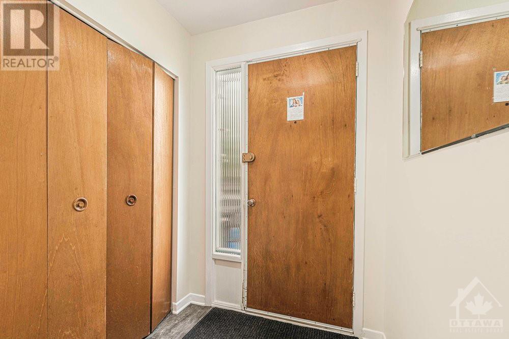 990 Meadowlands Drive, Ottawa, Ontario  K2C 0K3 - Photo 4 - 1345302