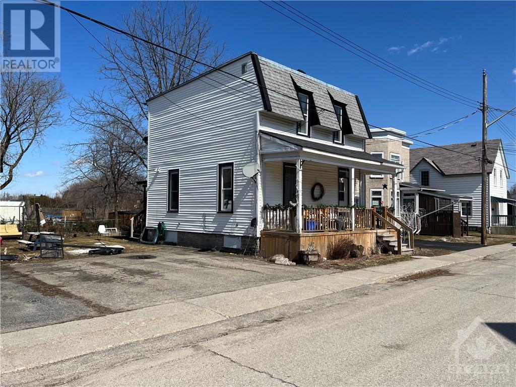 11 WINNIFRED STREET S, smiths falls, Ontario