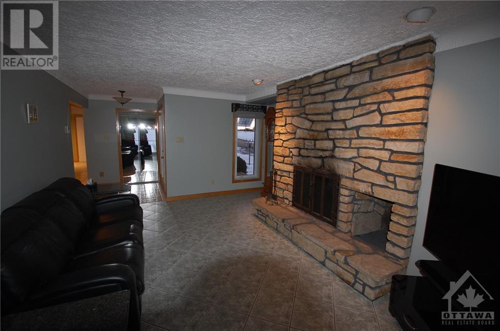 1835 Ch Du Traversier Road, Lefaivre, Ontario  K0B 1J0 - Photo 14 - 1346618