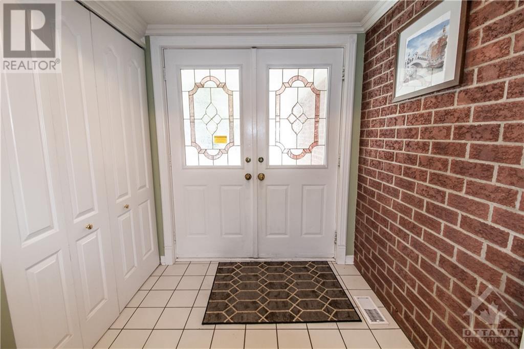1804 Robinwood Place, Ottawa, Ontario  K1C 6L4 - Photo 5 - 1346510