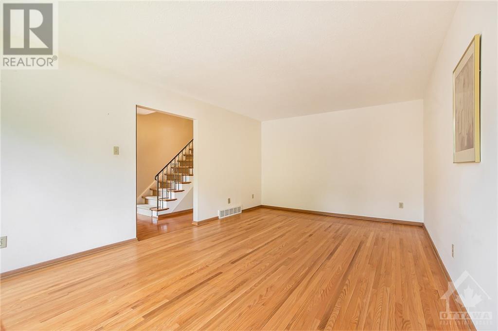 56 Wedgewood Crescent, Ottawa, Ontario  K1B 4B4 - Photo 5 - 1346620