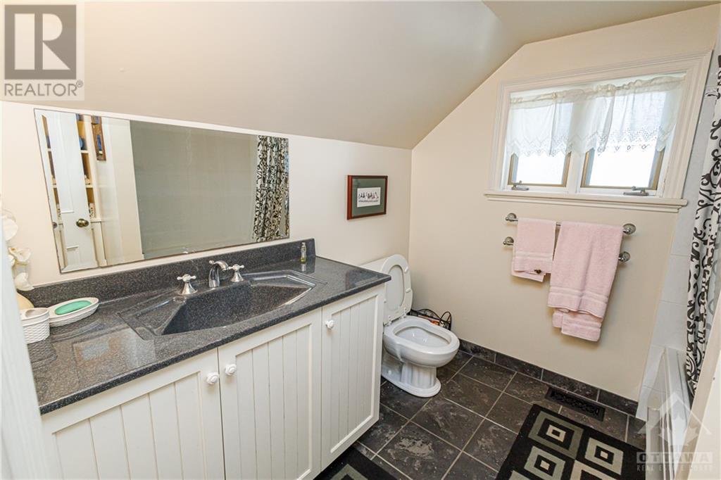 17 Main Street E, Westport, Ontario  K0G 1X0 - Photo 12 - 1351633