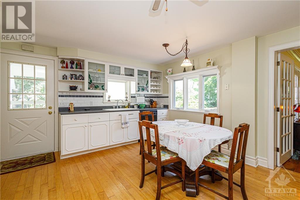 17 Main Street E, Westport, Ontario  K0G 1X0 - Photo 4 - 1351633