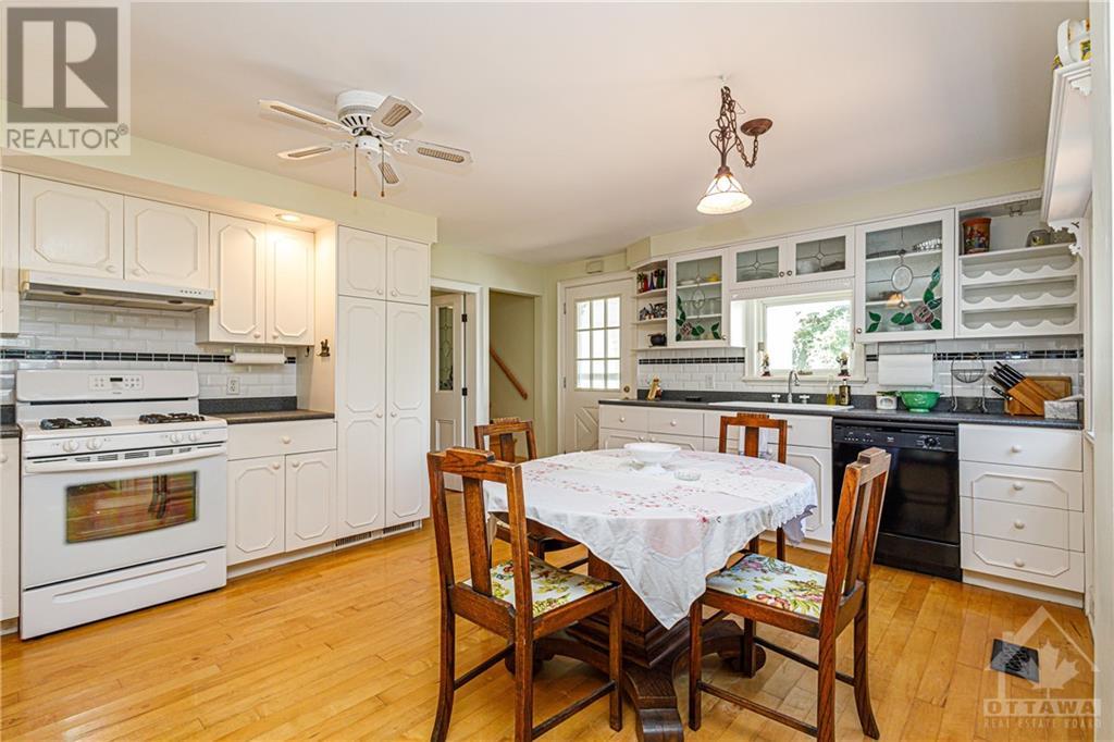 17 Main Street E, Westport, Ontario  K0G 1X0 - Photo 5 - 1351633