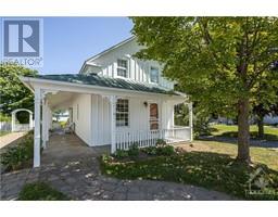 17 MAIN STREET E, westport, Ontario