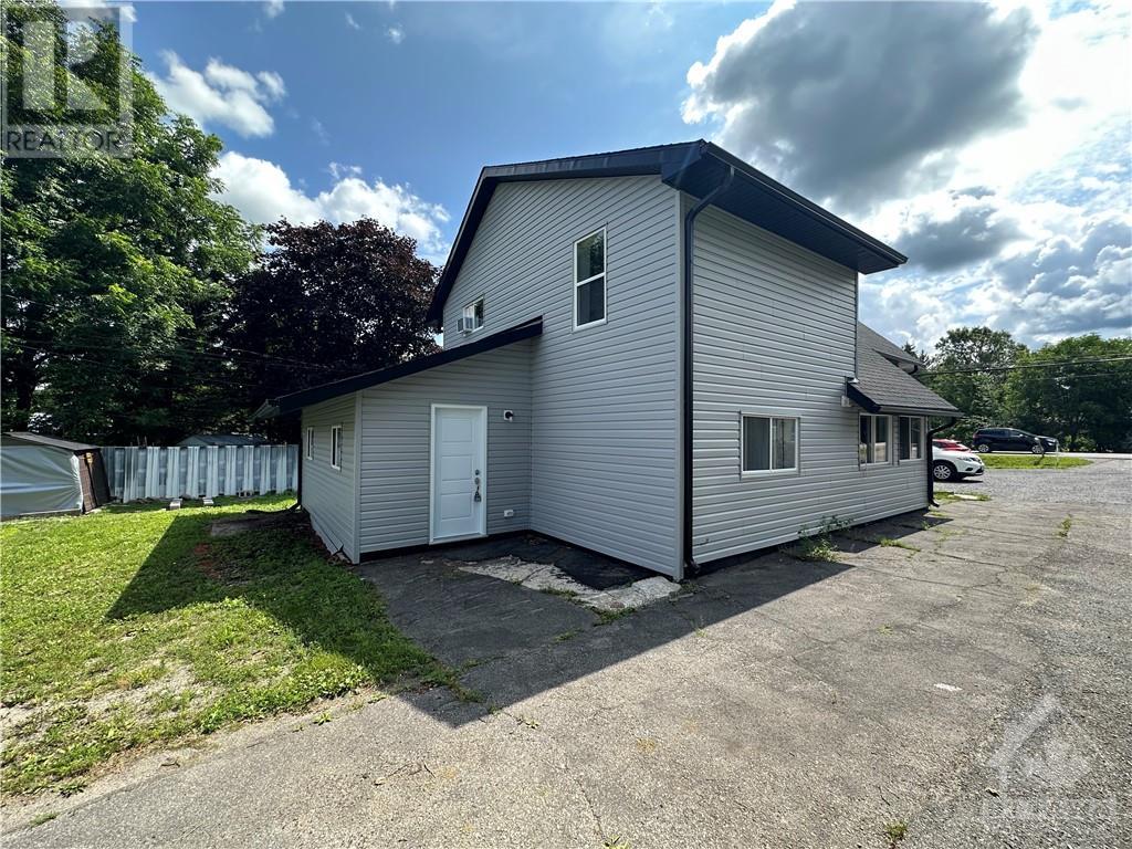 7420 ROGER STEVENS DRIVE UNIT#2, smiths falls, Ontario