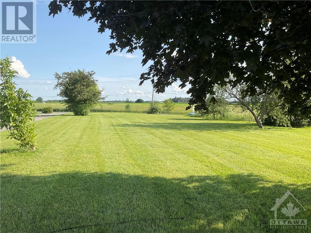 1755 Lajoie Street, Lefaivre, Ontario  K0B 1J0 - Photo 11 - 1352875