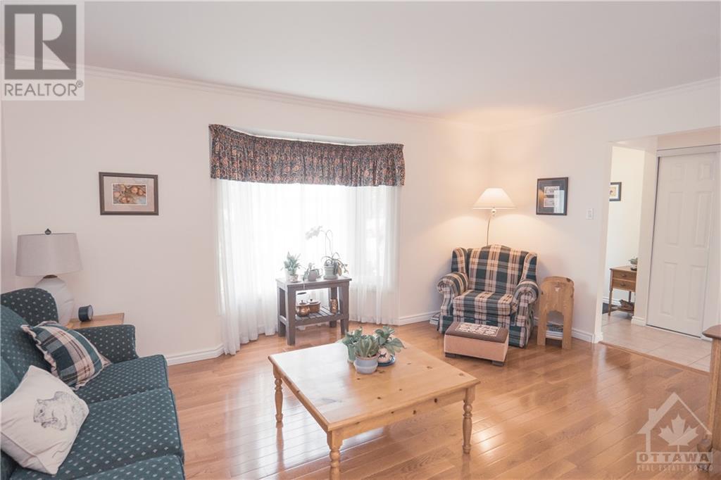 73 Mclennan Way, Ottawa, Ontario  K2L 2T3 - Photo 4 - 1353773