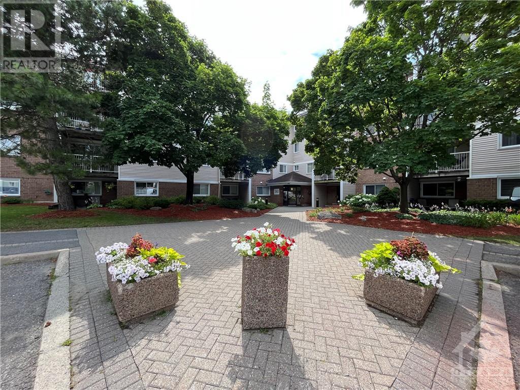 260 Brittany Drive Unit#312, Ottawa, Ontario  K1K 4M2 - Photo 2 - 1353052