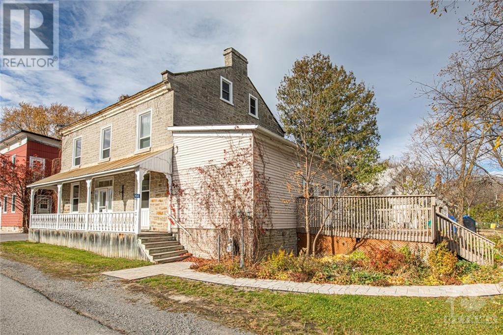 104 RENFREW STREET, pakenham, Ontario