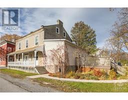 104 RENFREW STREET, pakenham, Ontario