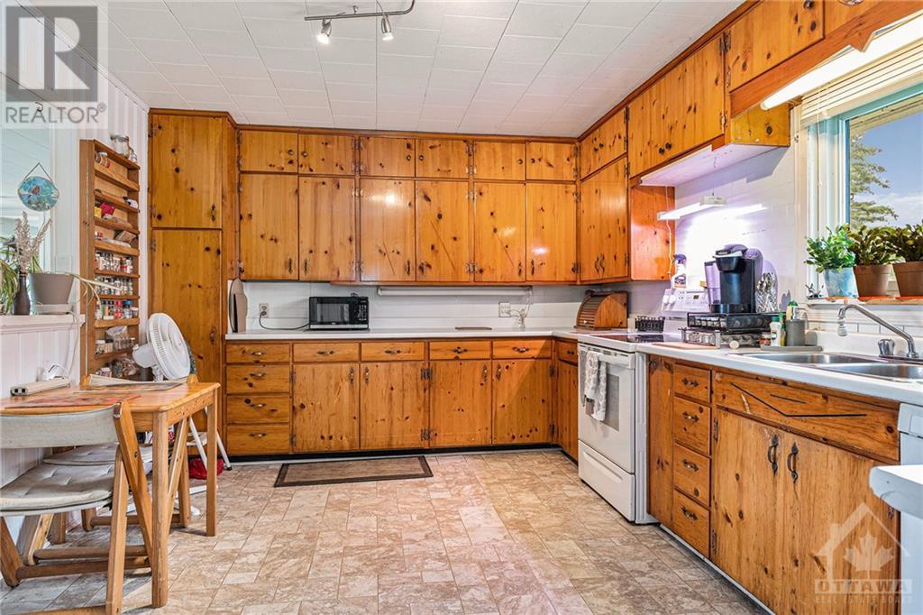 9859 County 42 Road, Westport, Ontario  K0A 1X0 - Photo 7 - 1355465