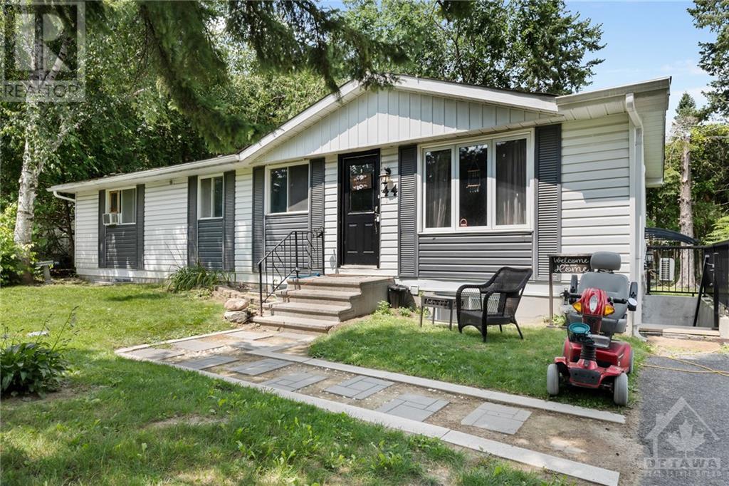 44 LAZY NOL COURT, stittsville, Ontario