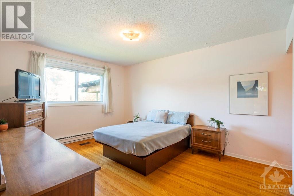 22 Parkmount Crescent, Ottawa, Ontario  K2H 5T4 - Photo 10 - 1354409