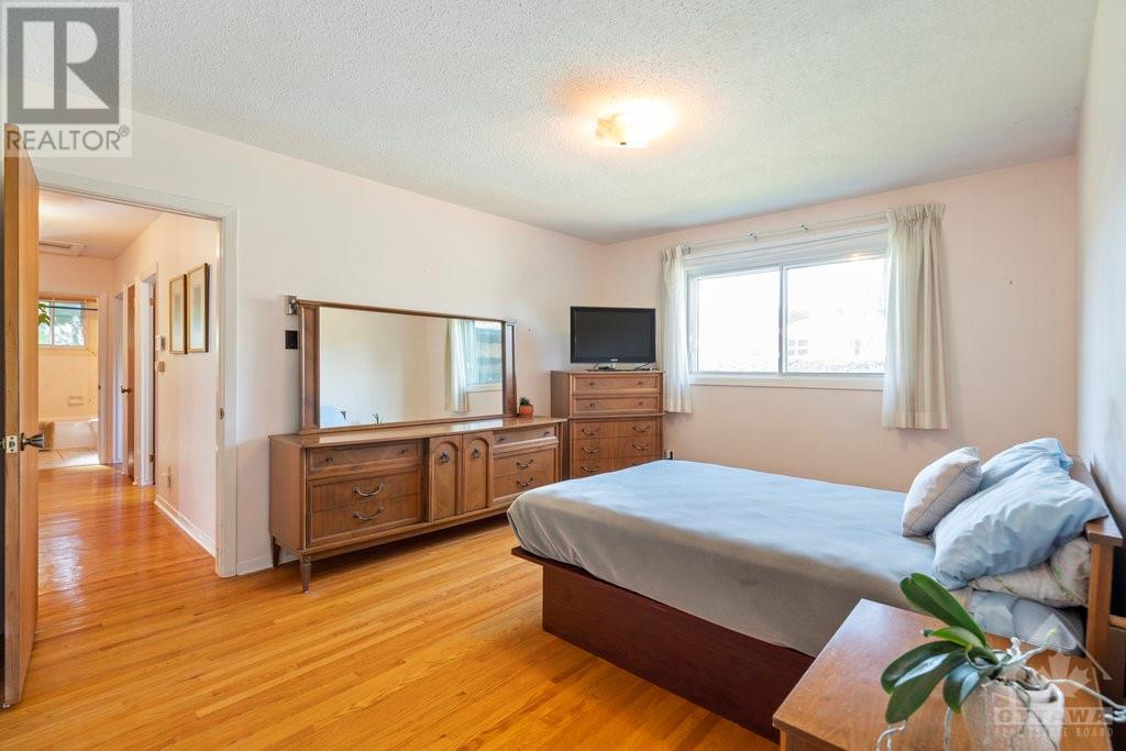 22 Parkmount Crescent, Ottawa, Ontario  K2H 5T4 - Photo 11 - 1354409