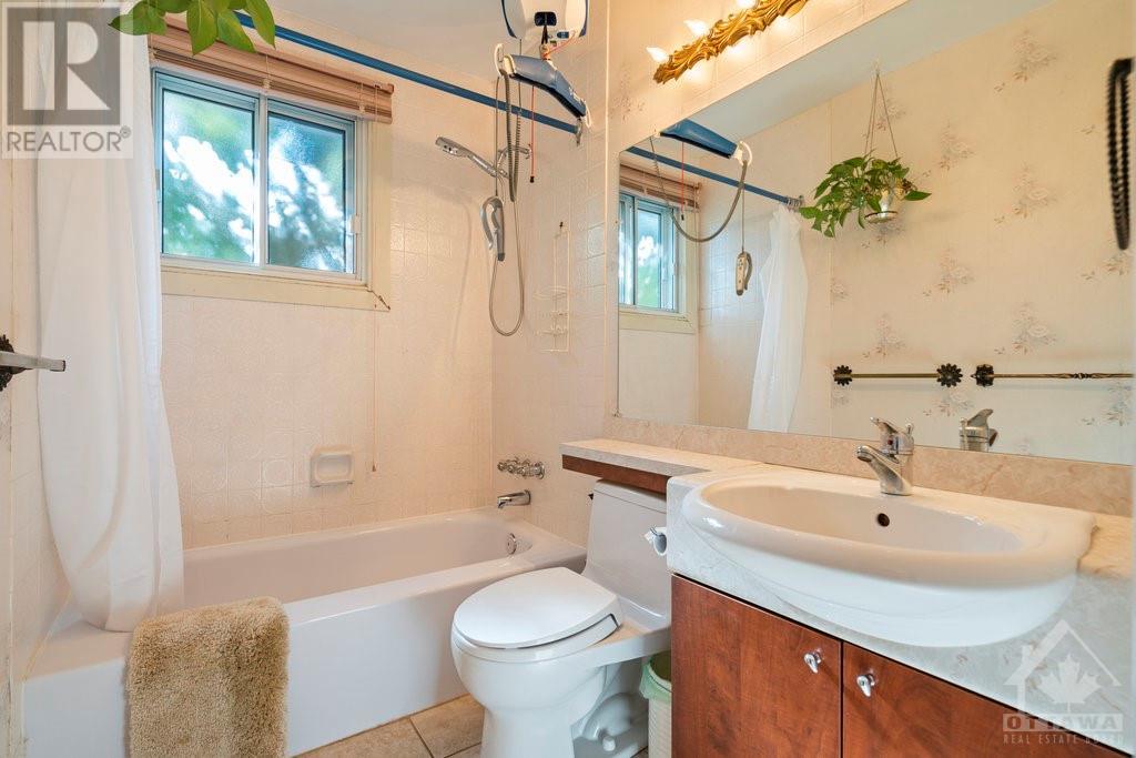 22 Parkmount Crescent, Ottawa, Ontario  K2H 5T4 - Photo 14 - 1354409