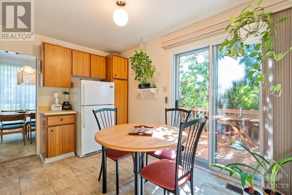 22 Parkmount Crescent, Ottawa, Ontario  K2H 5T4 - Photo 7 - 1354409