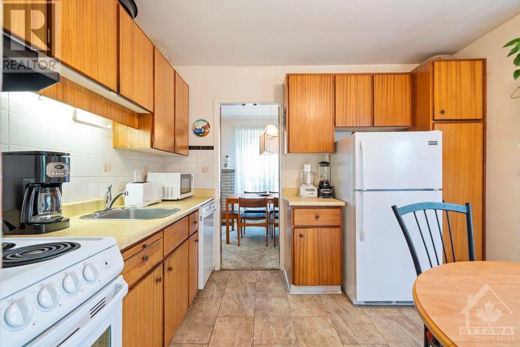 22 Parkmount Crescent, Ottawa, Ontario  K2H 5T4 - Photo 8 - 1354409