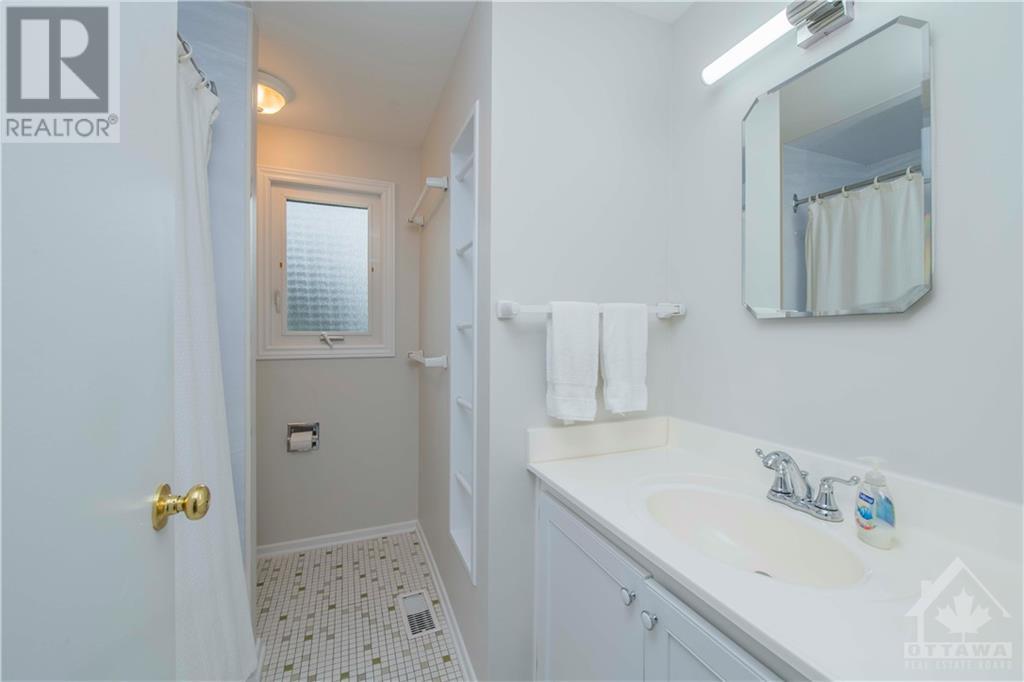 15 Onondaga Court, Ottawa, Ontario  K2E 5M7 - Photo 12 - 1339571