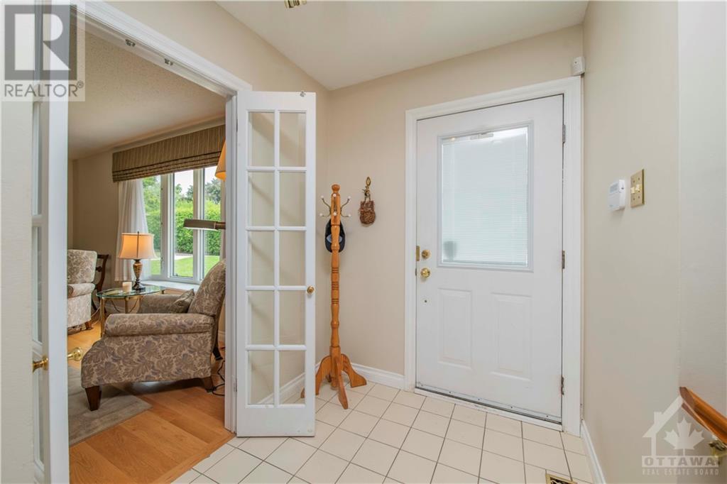 15 Onondaga Court, Ottawa, Ontario  K2E 5M7 - Photo 3 - 1339571