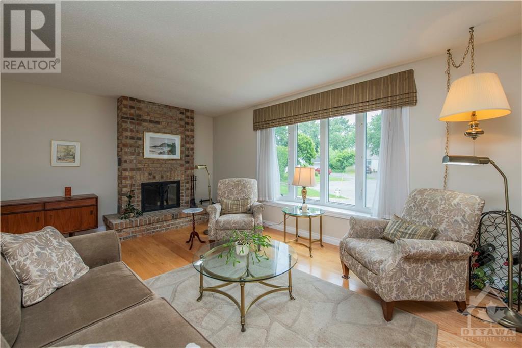 15 Onondaga Court, Ottawa, Ontario  K2E 5M7 - Photo 4 - 1339571