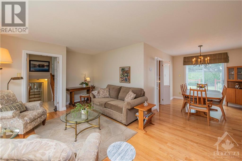 15 Onondaga Court, Ottawa, Ontario  K2E 5M7 - Photo 5 - 1339571