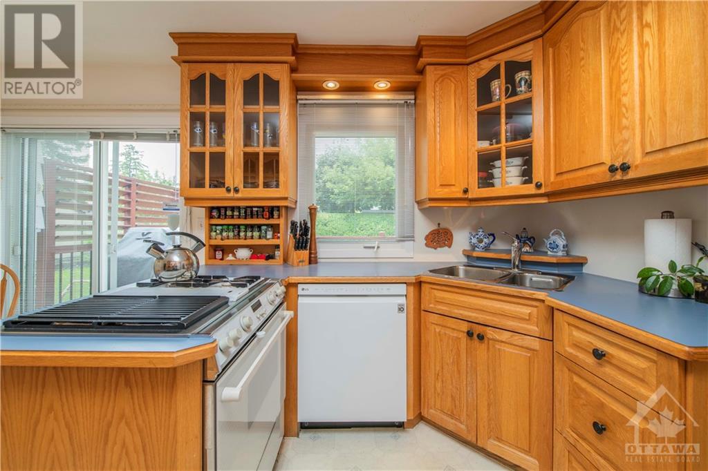 15 Onondaga Court, Ottawa, Ontario  K2E 5M7 - Photo 7 - 1339571