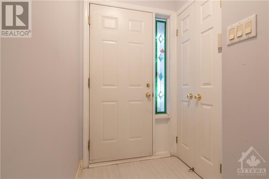 57 Locheland Crescent, Ottawa, Ontario  K2G 6H2 - Photo 2 - 1356234