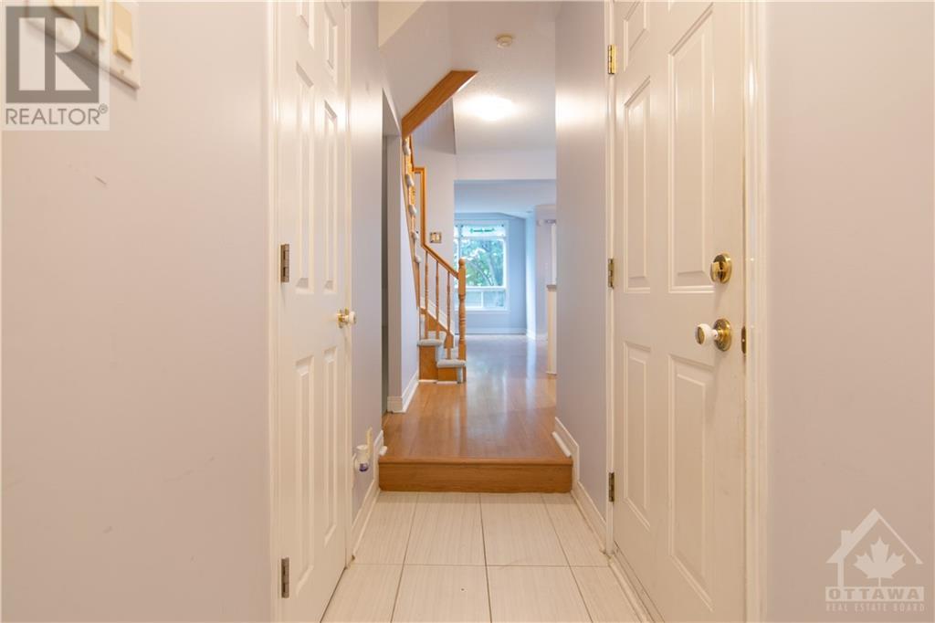 57 Locheland Crescent, Ottawa, Ontario  K2G 6H2 - Photo 3 - 1356234