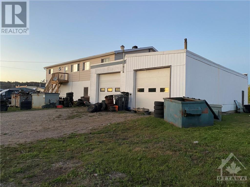 560 Stewart Street, Renfrew, Ontario  K7V 1Y6 - Photo 2 - 1356984