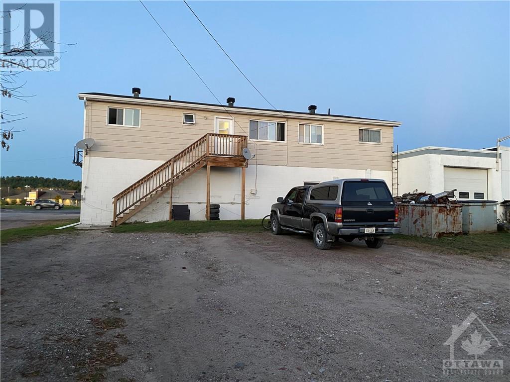 560 Stewart Street, Renfrew, Ontario  K7V 1Y6 - Photo 3 - 1356984
