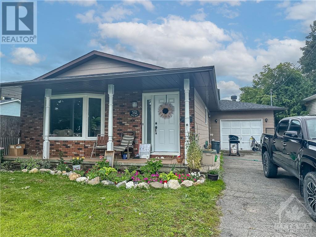 256 Sarah Street, Carleton Place, Ontario  K7C 2Y6 - Photo 2 - 1357474