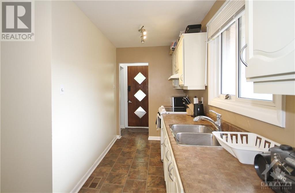 1344 Henry Farm Drive, Ottawa, Ontario  K2C 2E4 - Photo 8 - 1357512