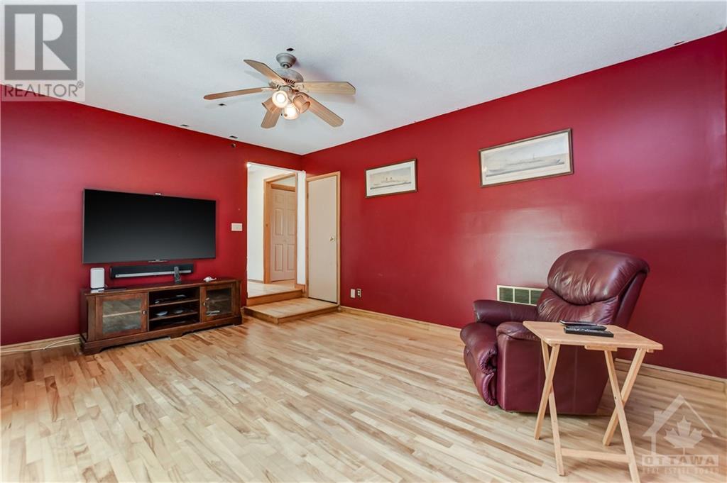 2770 Pierrette Drive, Cumberland, Ontario  K4C 1B6 - Photo 5 - 1357792