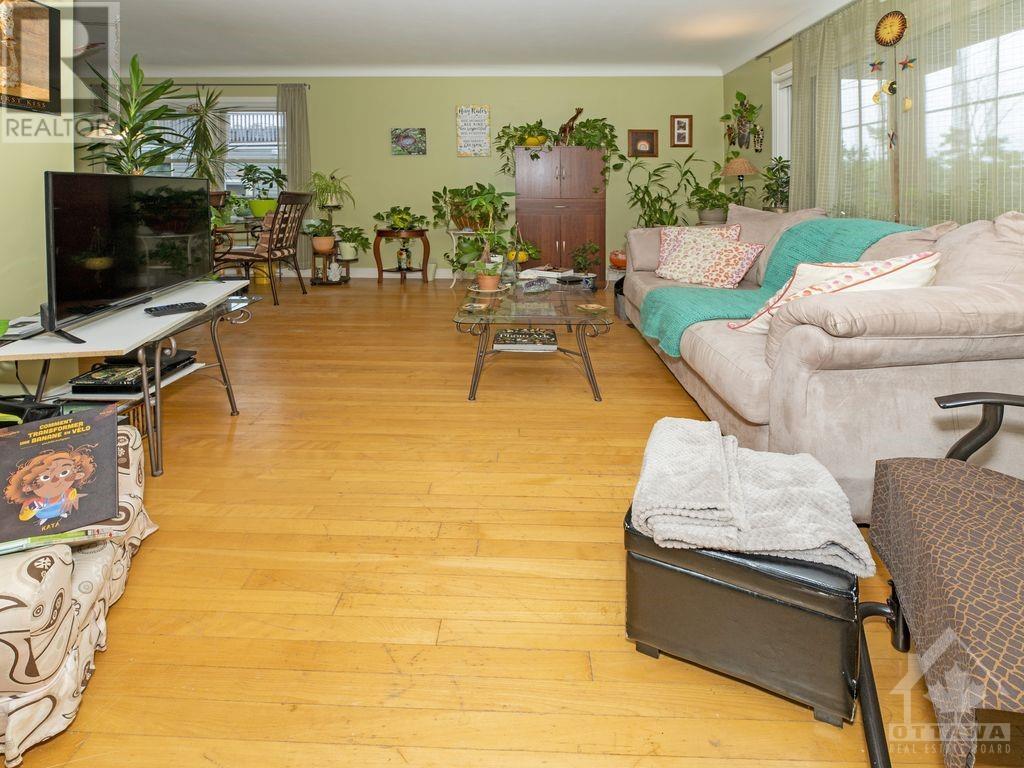 853 Blair Road, Gloucester, Ontario  K1J 7M8 - Photo 4 - 1357786