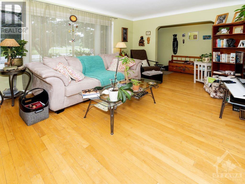 853 Blair Road, Gloucester, Ontario  K1J 7M8 - Photo 5 - 1357786