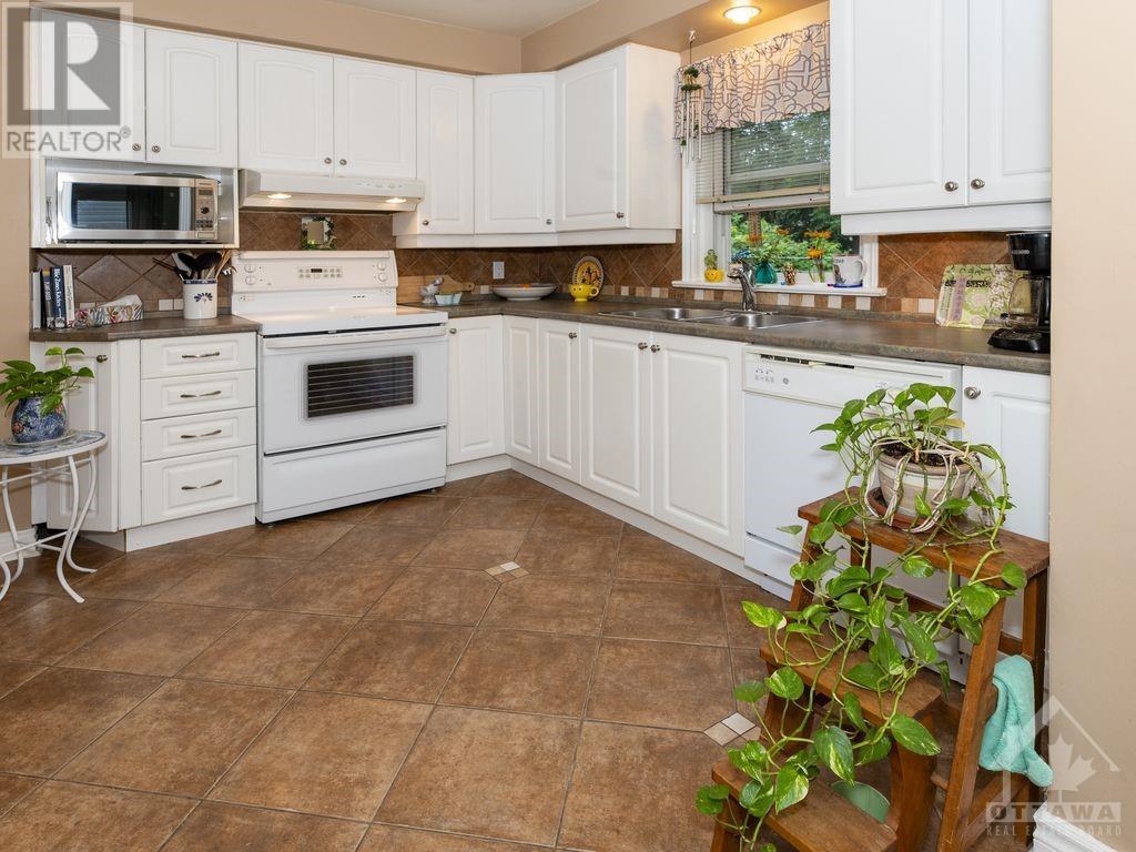 853 Blair Road, Gloucester, Ontario  K1J 7M8 - Photo 9 - 1357786