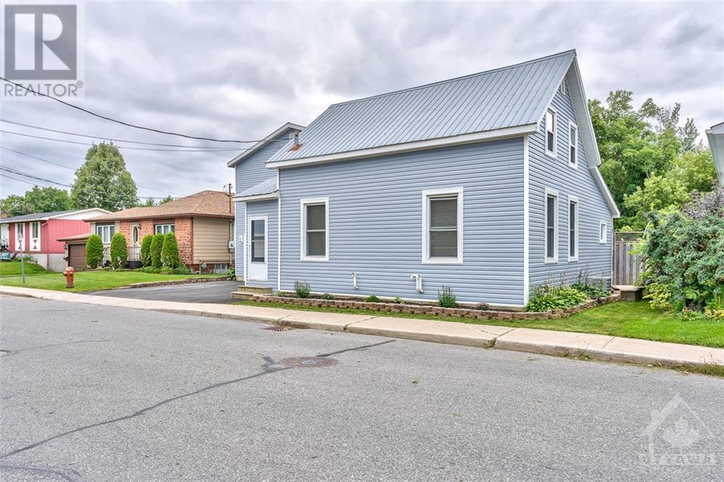 30 Spring Street, Almonte, Ontario  K0A 1A0 - Photo 2 - 1357571