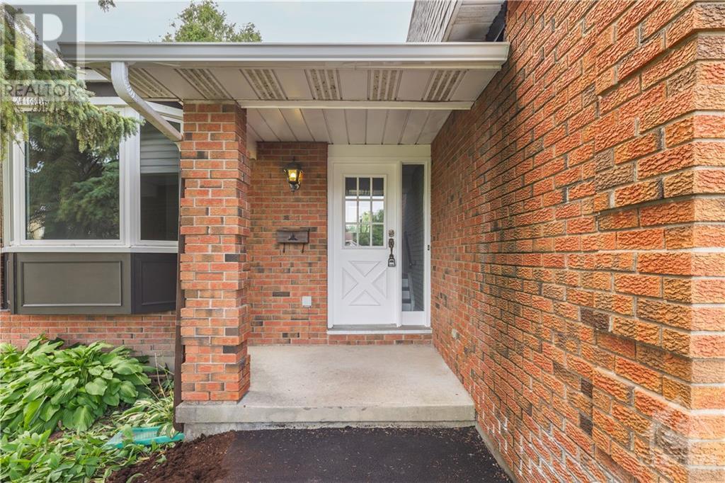6312 Fortune Drive, Orleans, Ontario  K1C 1Z1 - Photo 3 - 1357851
