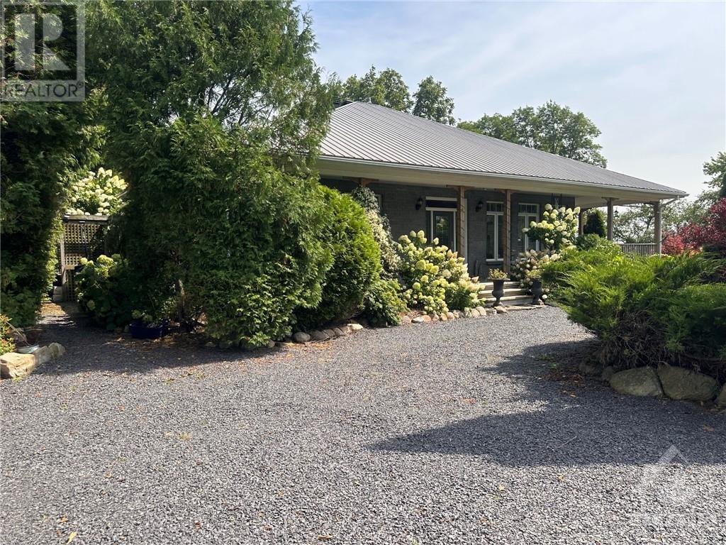 10439 Galop Lane, Iroquois, Ontario  K0E 1K0 - Photo 2 - 1357339