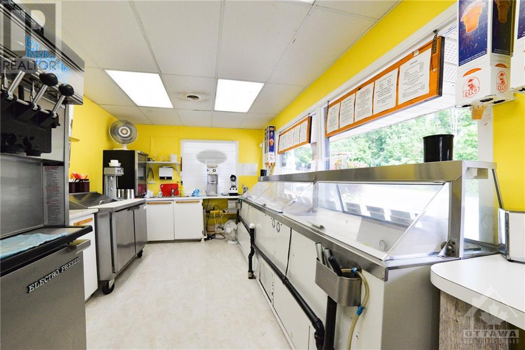 111 Waba Road, Pakenham, Ontario  K0A 2X0 - Photo 2 - 1357821