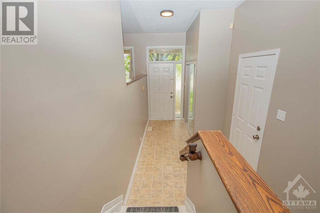5113 Lerner Way, Gloucester, Ontario  K1J 1B3 - Photo 3 - 1358315