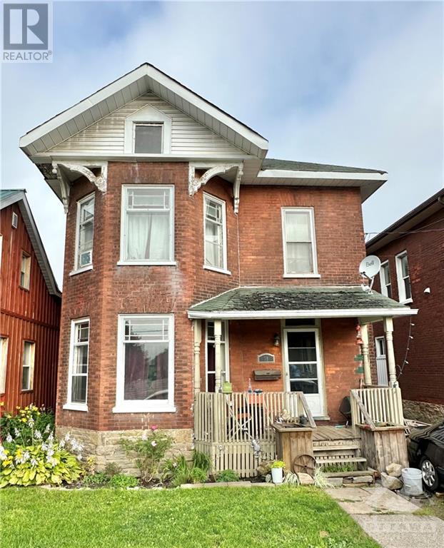 38 RUSSELL STREET E, smiths falls, Ontario
