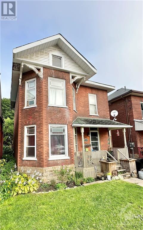 38 Russell Street E, Smiths Falls, Ontario  K7A 1G1 - Photo 2 - 1358610