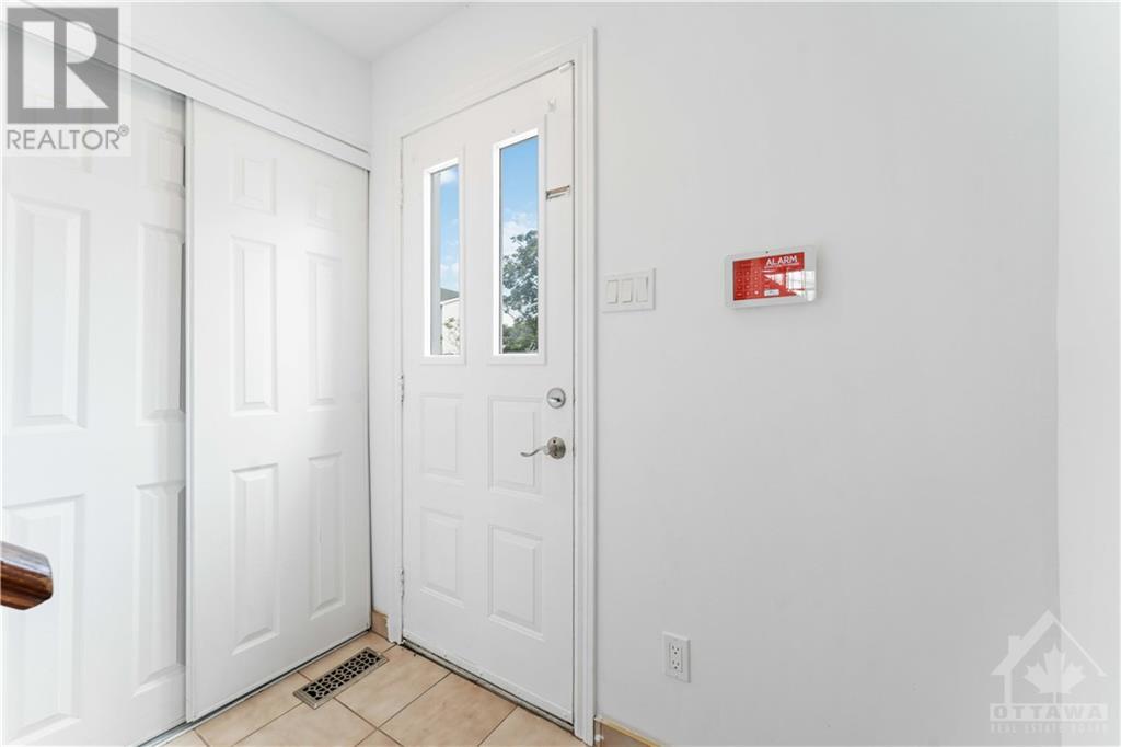 93 Castlegreen Private, Ottawa, Ontario  K1T 3N3 - Photo 2 - 1357479