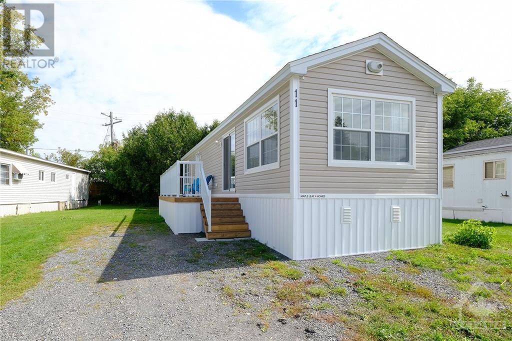 11 Bonner Street, Nepean, Ontario  K2H 7S9 - Photo 3 - 1358694