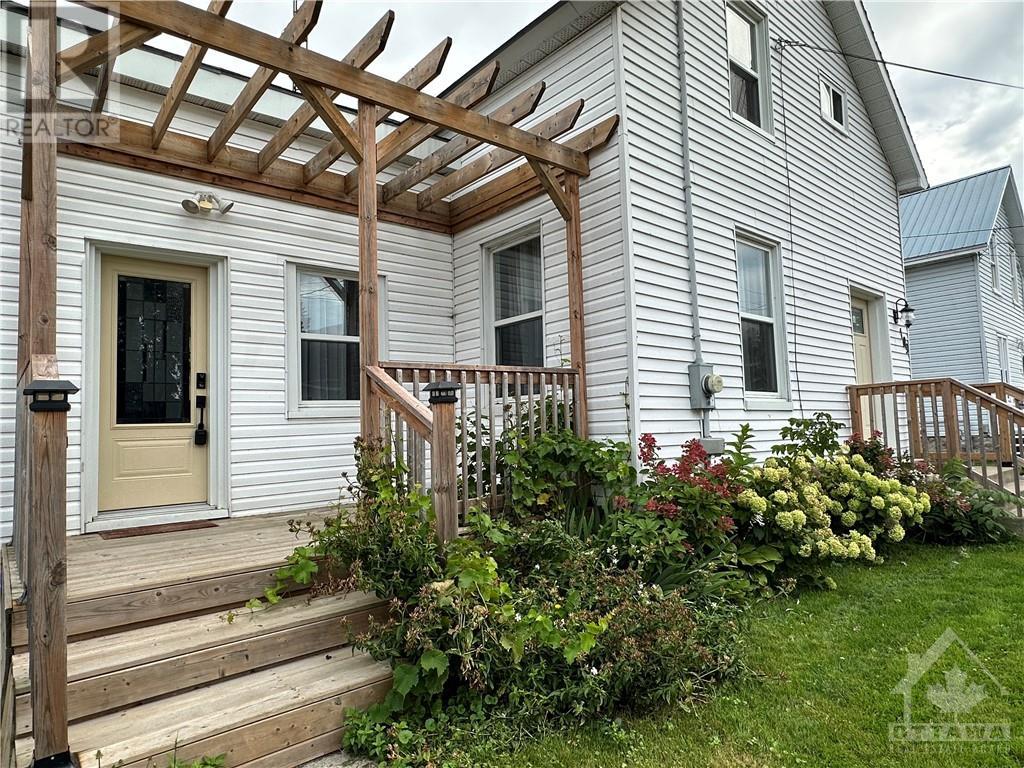 109 Waddell Street, Cardinal, Ontario  K0E 1E0 - Photo 2 - 1358946
