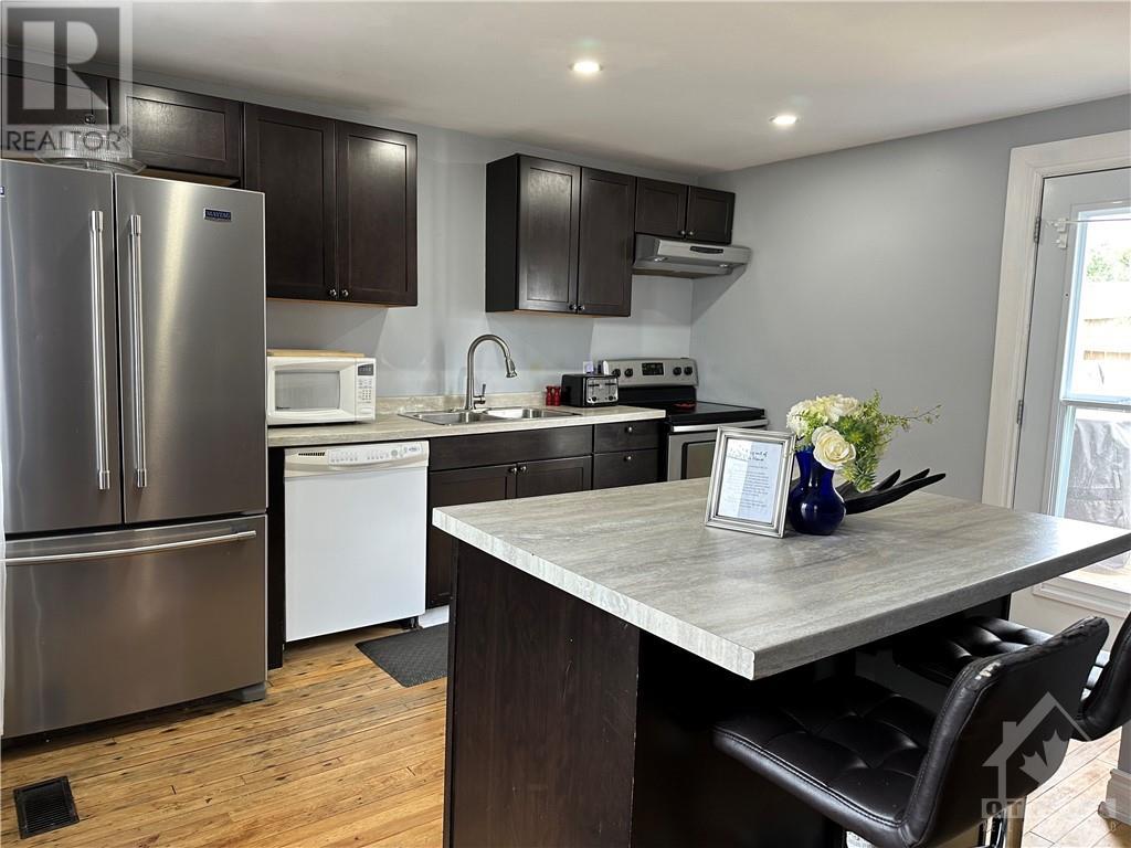 109 Waddell Street, Cardinal, Ontario  K0E 1E0 - Photo 4 - 1358946